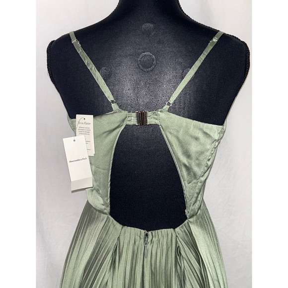 Abercrombie Fitch Sage Green Satin Pleated Maxi Dress Open Back Size XL - Picture 3 of 5